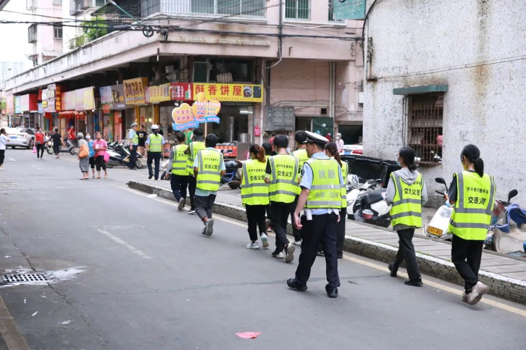 交通義警隊授旗成立